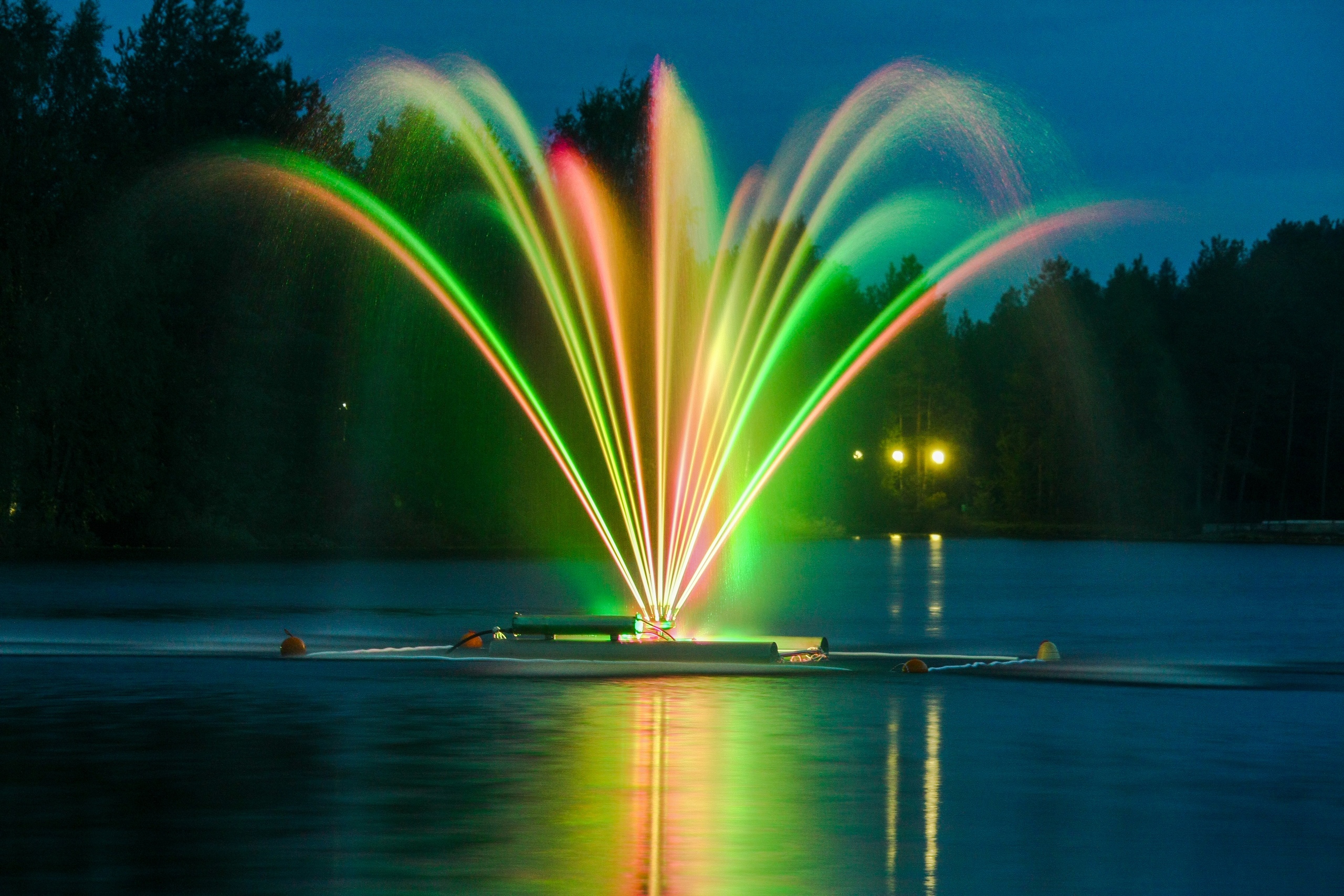 фонтан на озере